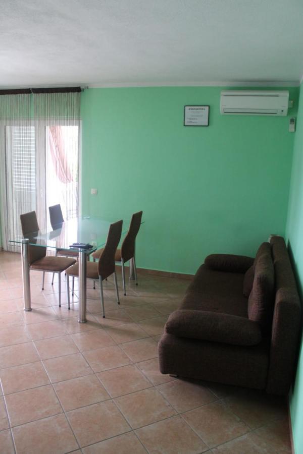 פרימוסטן Apartmani Petra מראה חיצוני תמונה