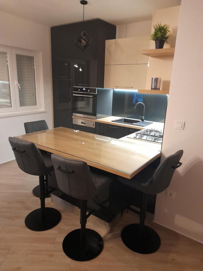 פרימוסטן Apartmani Petra מראה חיצוני תמונה