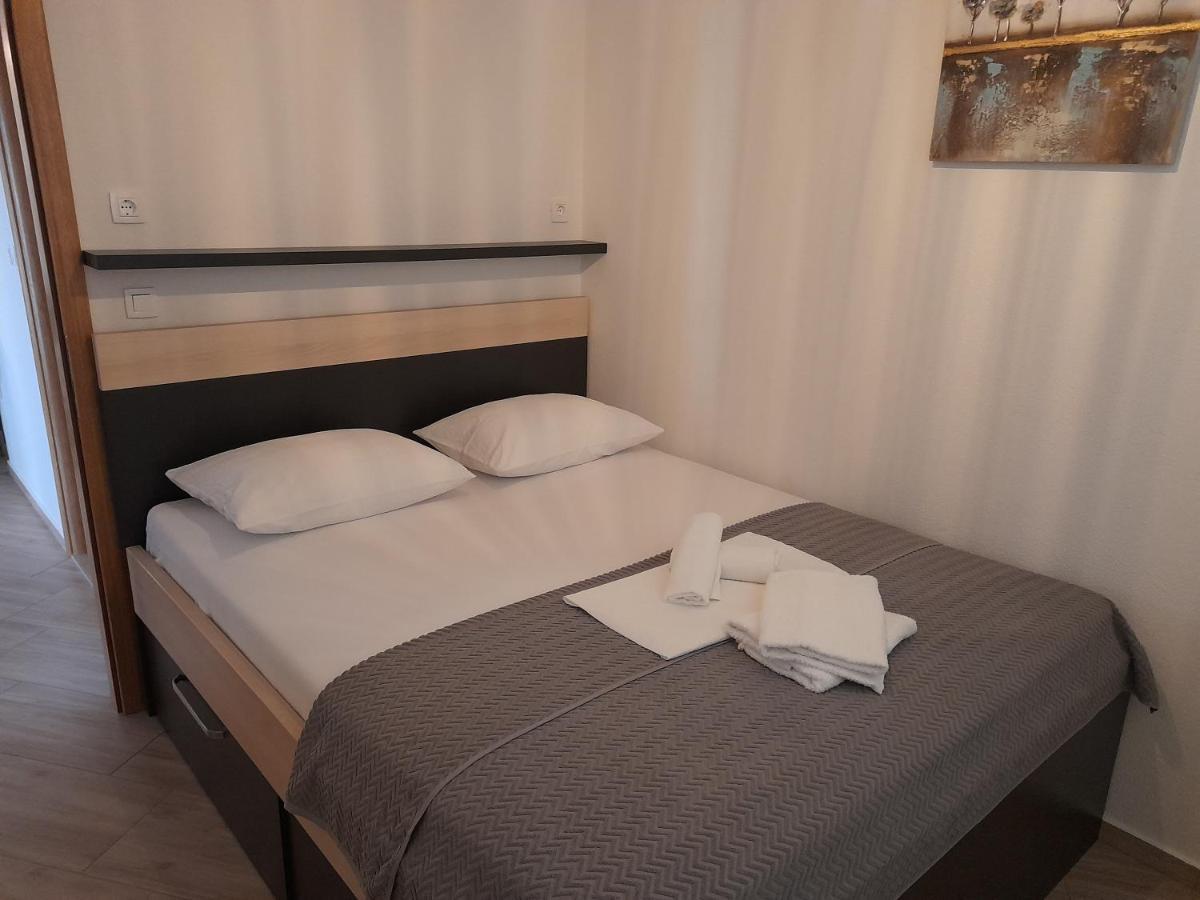 פרימוסטן Apartmani Petra מראה חיצוני תמונה