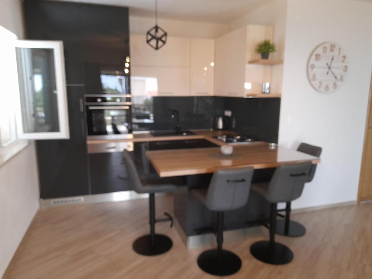 פרימוסטן Apartmani Petra מראה חיצוני תמונה