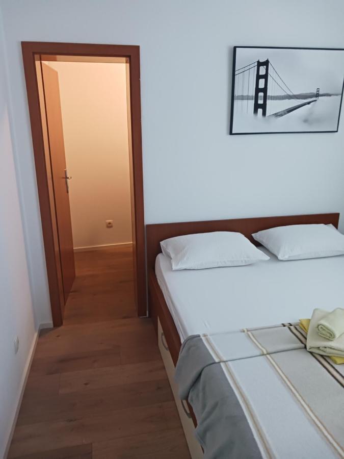 פרימוסטן Apartmani Petra מראה חיצוני תמונה