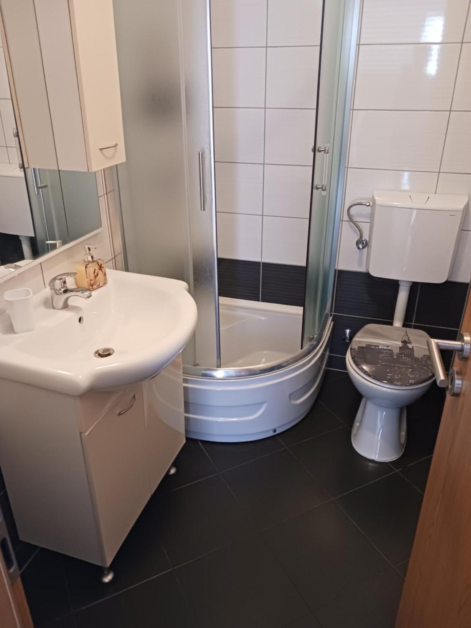 פרימוסטן Apartmani Petra מראה חיצוני תמונה