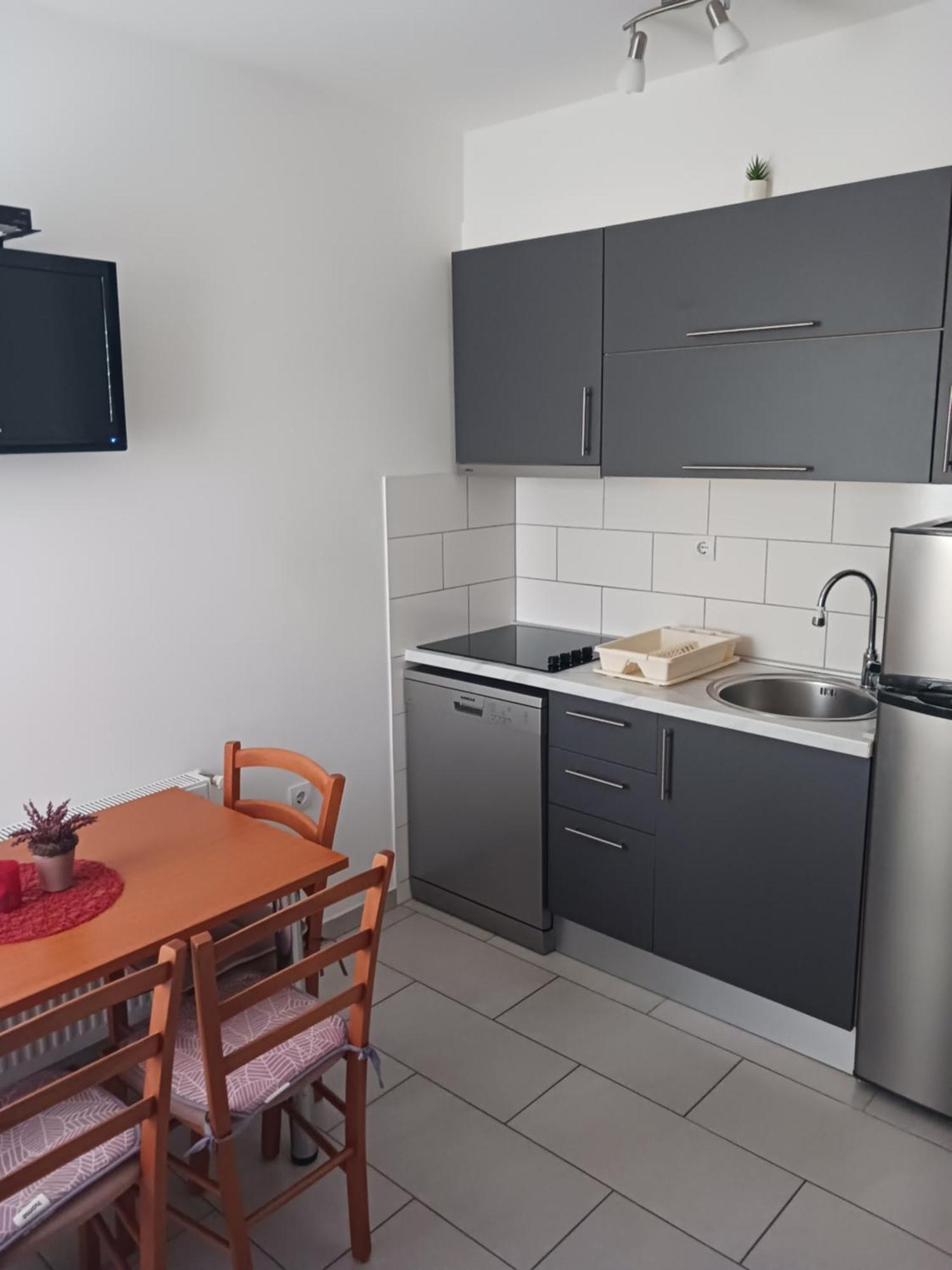 פרימוסטן Apartmani Petra מראה חיצוני תמונה