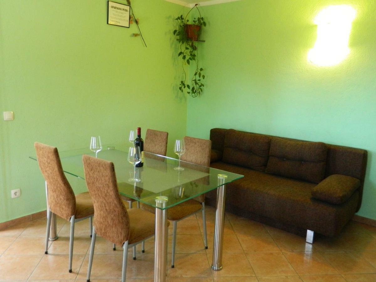 פרימוסטן Apartmani Petra מראה חיצוני תמונה